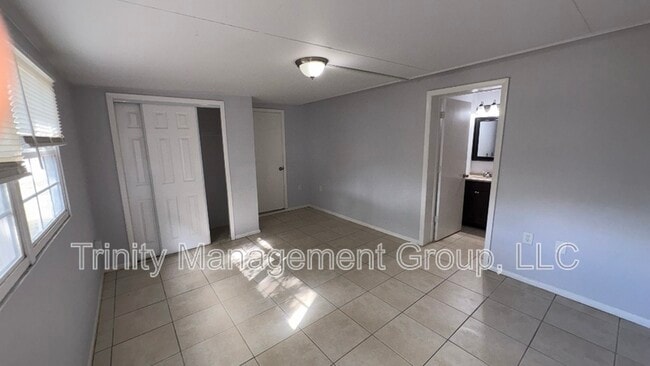 Foto del edificio - 8943 Windsong Ln