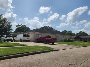 Building Photo - 7903 Sharpview Dr