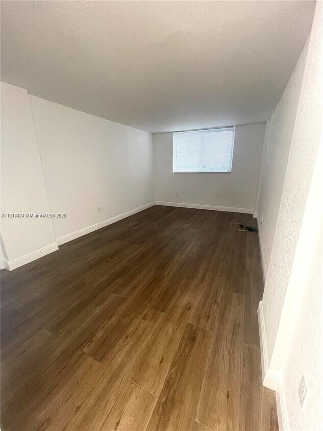 Foto principal - 1251 NE 108th St