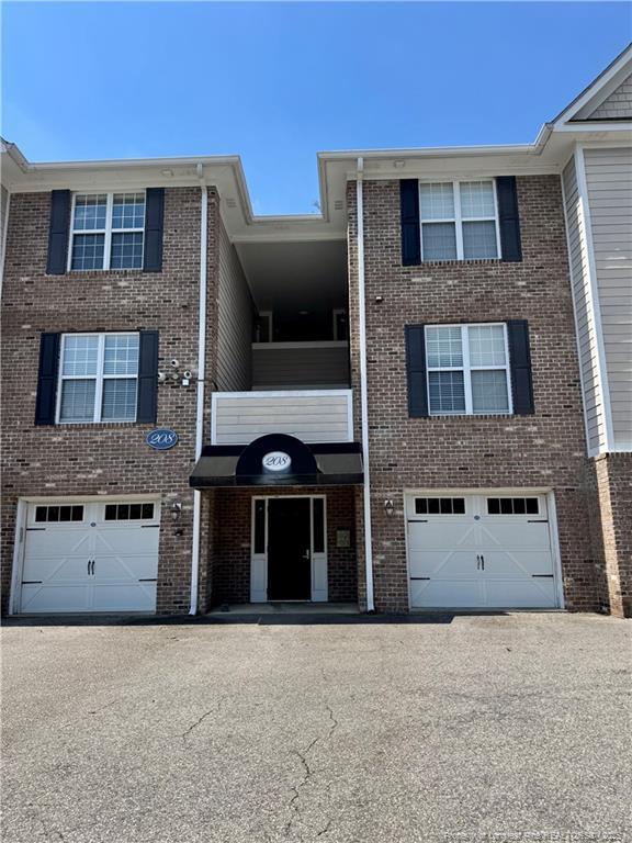 Primary Photo - 208 Fountainhead Ln