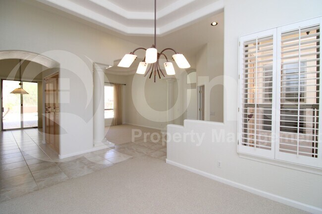 Foto del edificio - 902 E Desert Flower Ln