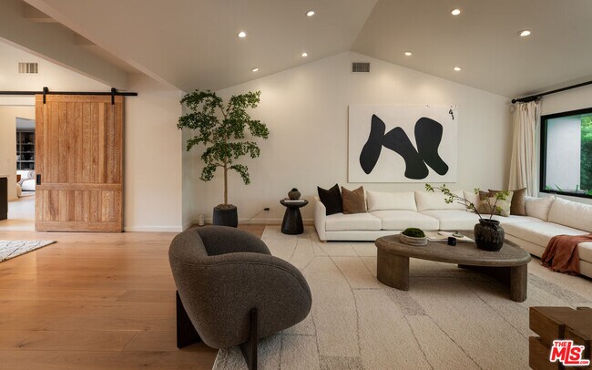 Foto del edificio - 521 Loring Ave