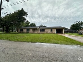 Building Photo - 703 Concord St