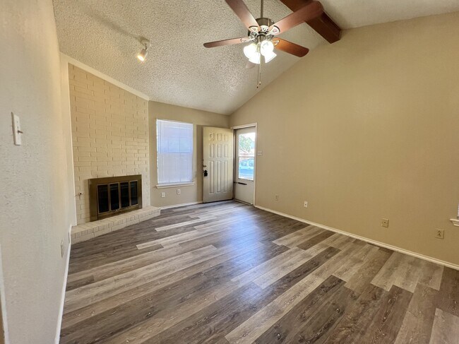 Foto del edificio - 3409 Hyden Ave