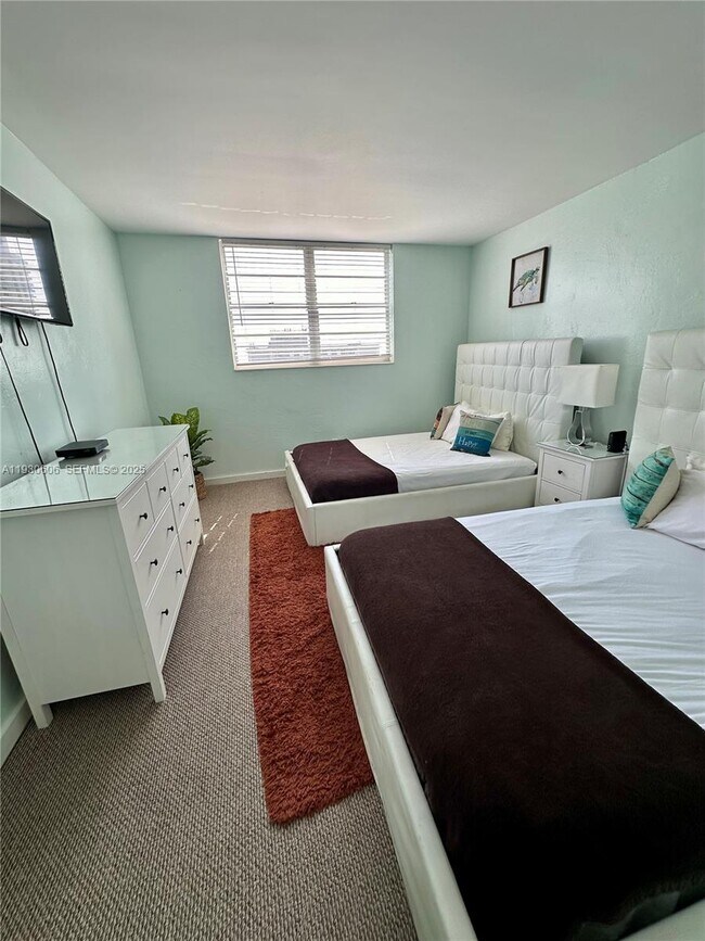 Foto del edificio - 19370 Collins Ave