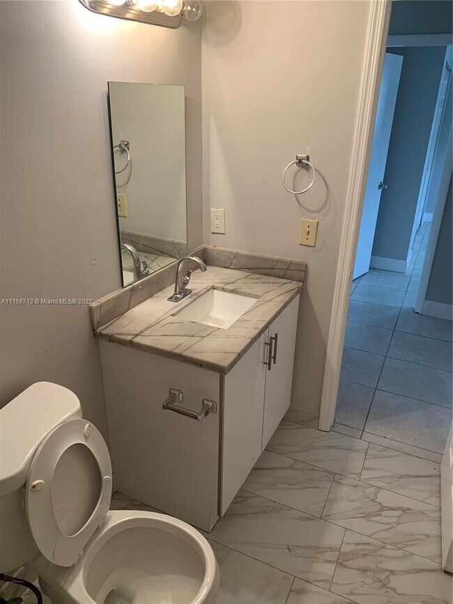 Foto del edificio - 316 NE 44th St