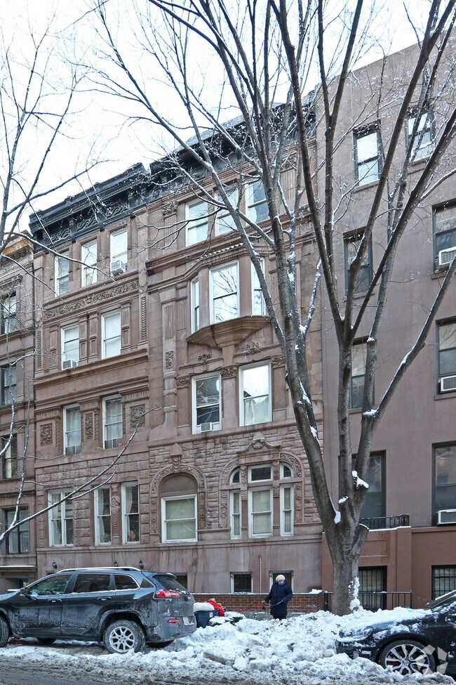 Primary Photo - 107 W 68th St
