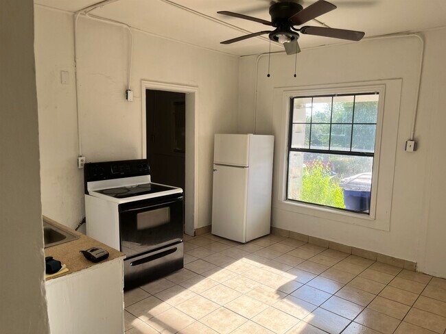 Foto del edificio - 2011 Lexington Ave