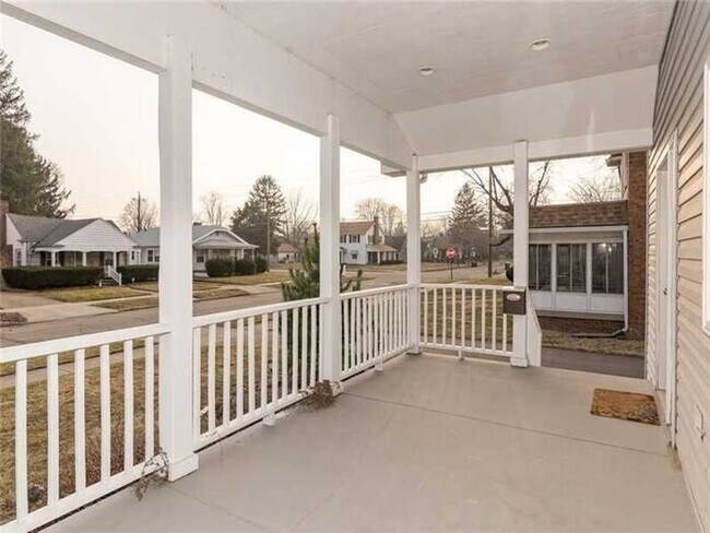 Building Photo - Solid Butler Student Rental Close to Campus!