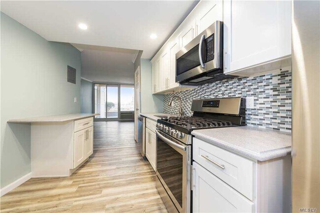 Foto del edificio - 830 Shore Rd