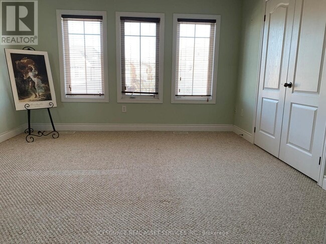 Building Photo - 228 Vanda Dr