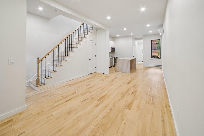 Foto del edificio - 62.5 Oak St