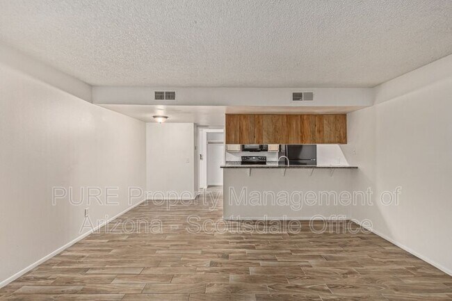 Foto del edificio - 8847 North 8th St