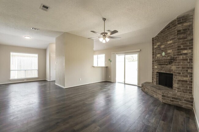 Building Photo - 15118 Loma Paseo Dr