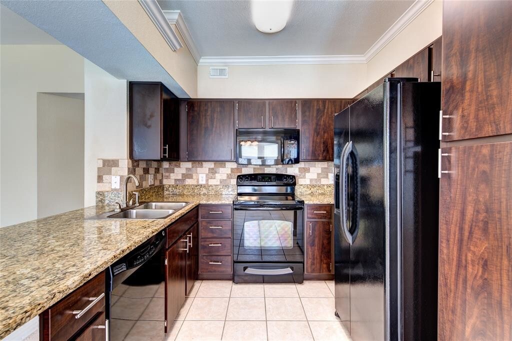 Primary Photo - 15815 Memorial Dr