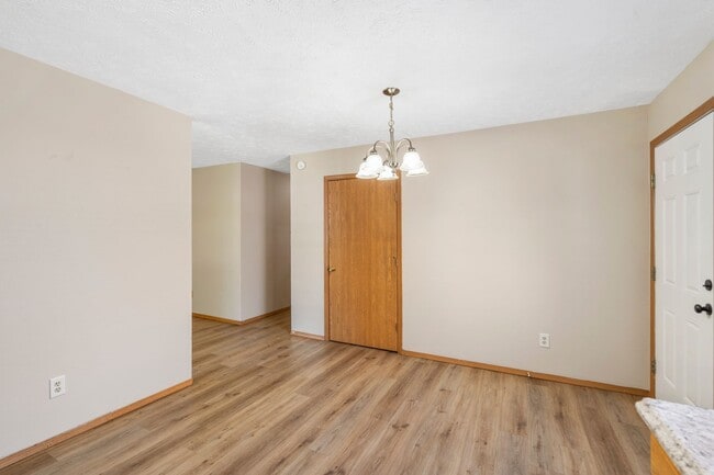 Building Photo - Updated 3 bed/1 bath home! With a 1 car ga...