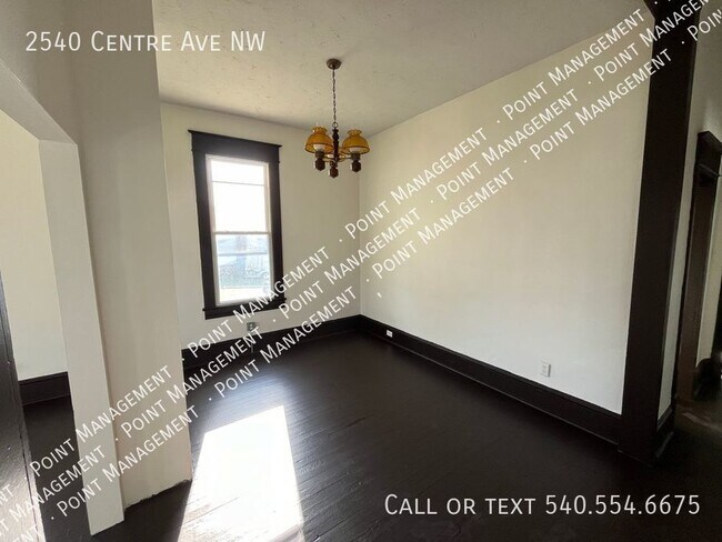 Building Photo - Updated 3 Bed 1 Bath