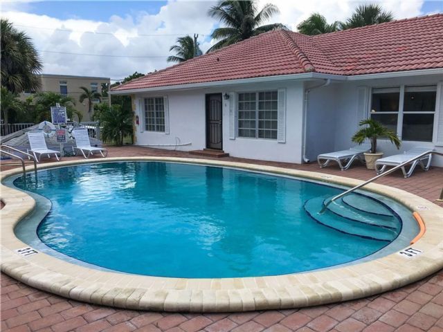 Foto del edificio - 1750 N Riverside Dr