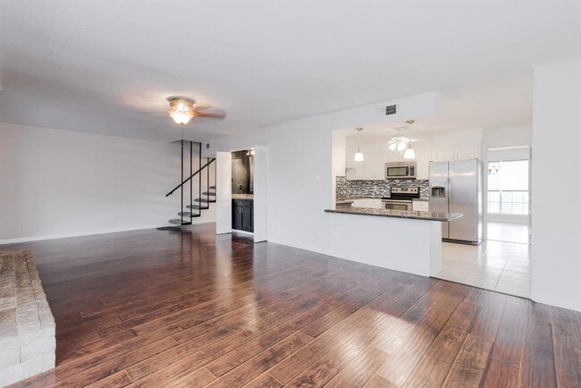 Building Photo - 1539 W Sam Houston Pkwy S