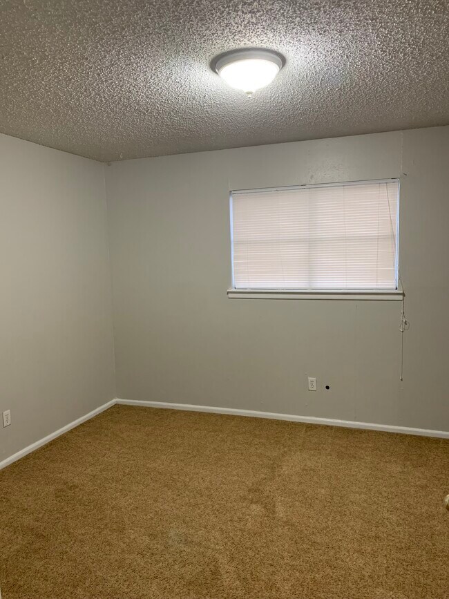 Foto del edificio - WoodCreek Apartments