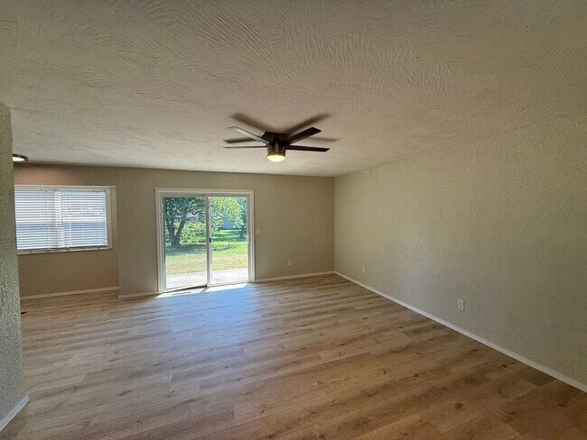 Foto del edificio - Remodeled 3 Bedroom 2 Bathroom home in Battlefield MO