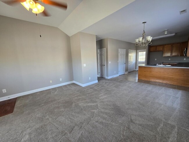 Foto del edificio - 716 Cobblestone Dr
