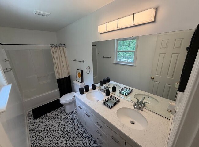Foto del edificio - 6811 Sawmill Cir