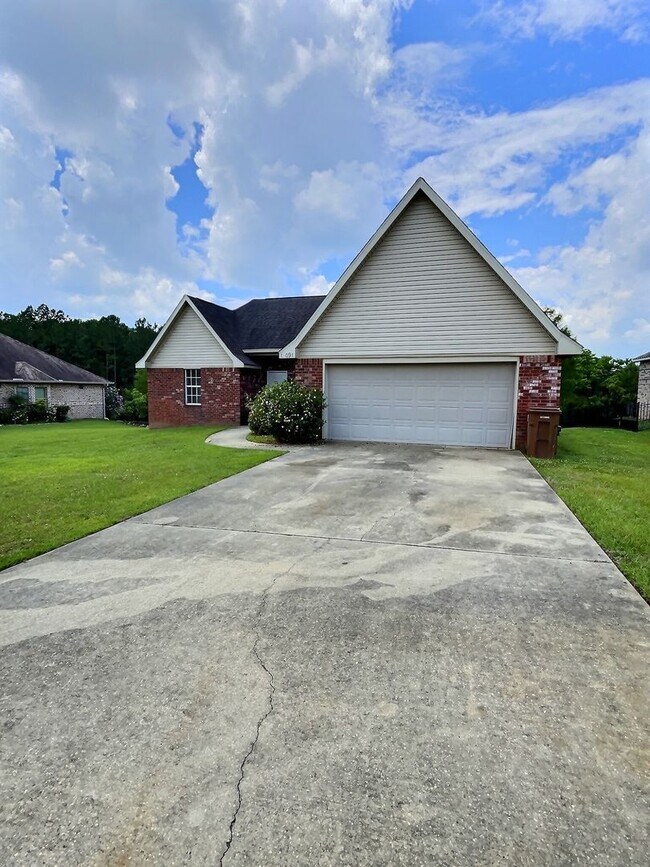 Building Photo - 3 bedroom 2 bath home located in Gulfport