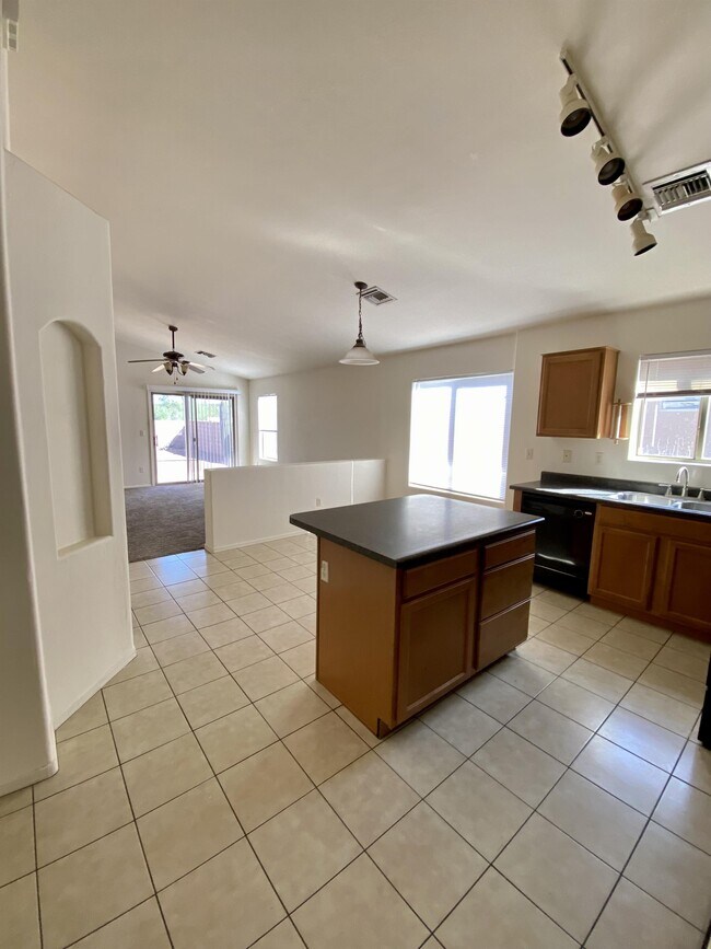 Foto del edificio - 8866 N Moonfire Dr