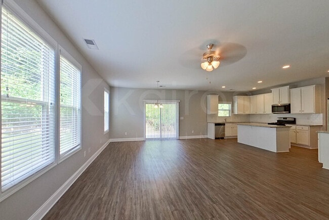 Building Photo - 215 Orchard Ln