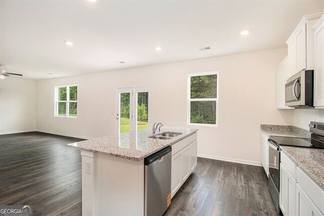 Foto del edificio - 568 Whitman Ln