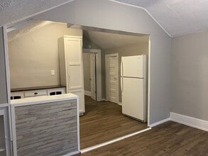 Building Photo - 443 Greenwood Ave