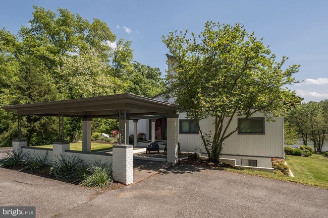 Foto del edificio - 1312 Swan Harbour Rd