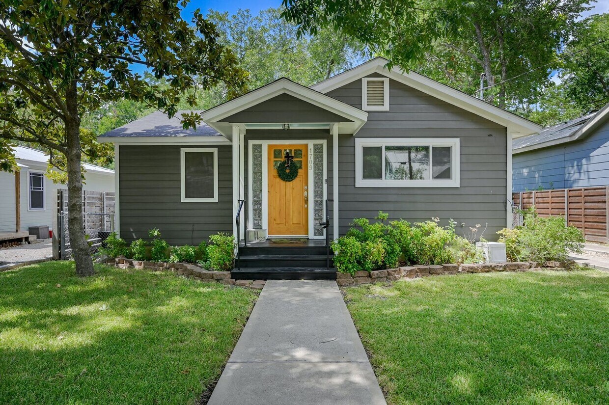 Foto principal - Unbelievable Brentwood Home + Separate Hom...