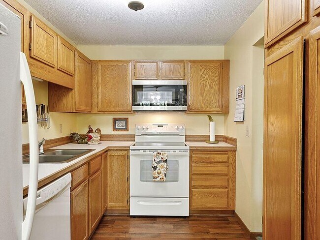 Foto del edificio - 4300 Trenton Ln N