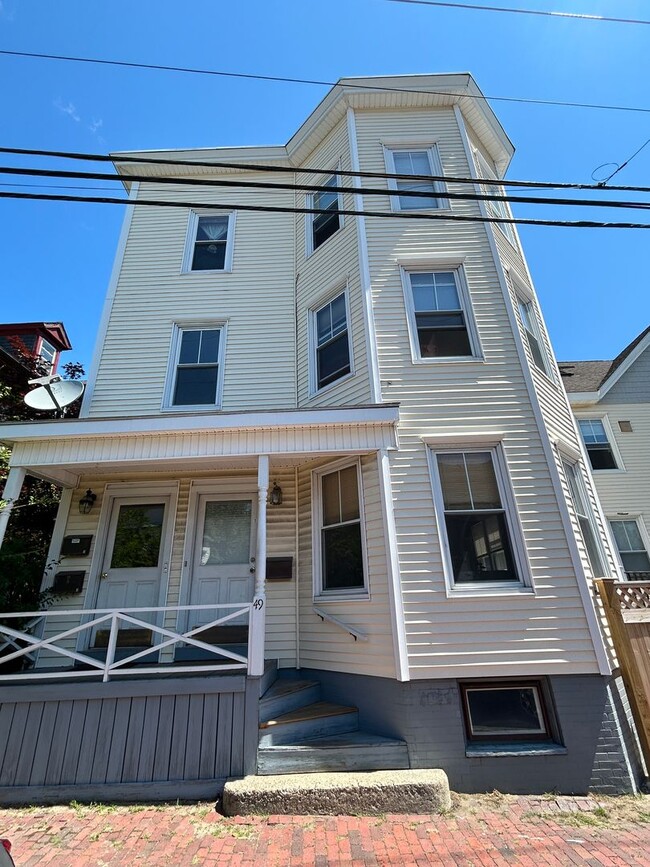 Building Photo - 49 Sheridan St