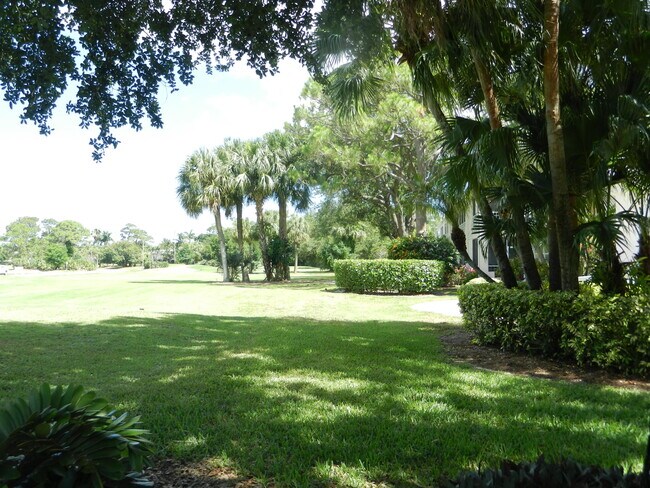 Foto del edificio - 301 Muirfield Ct