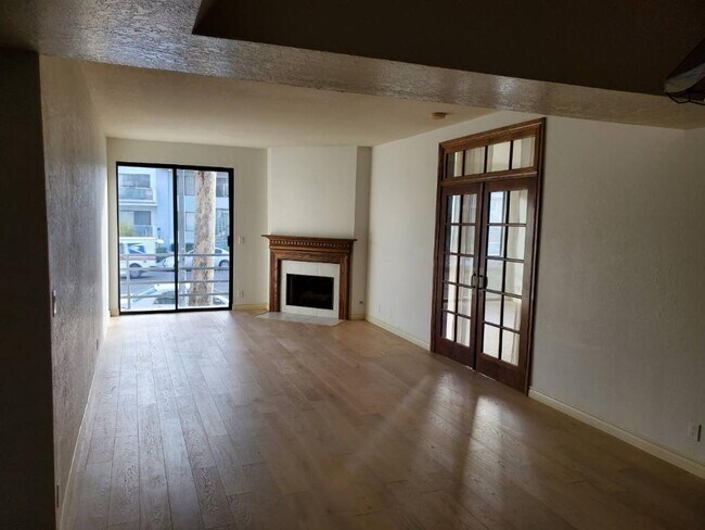 Foto del edificio - 4619 Kester Ave