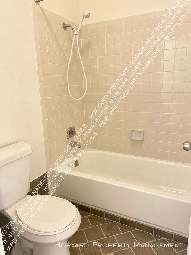 Foto del edificio - AVAILABLE NOW FOR IMMEDIATE MOVE-IN!