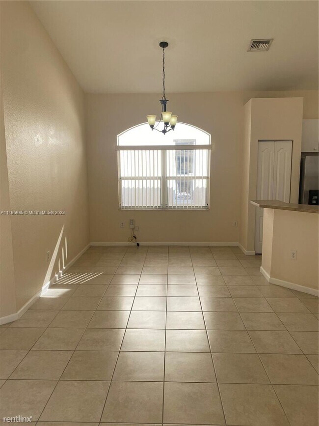 Foto del edificio - 3 br, 2 bath House - 984 NE 37th Ave