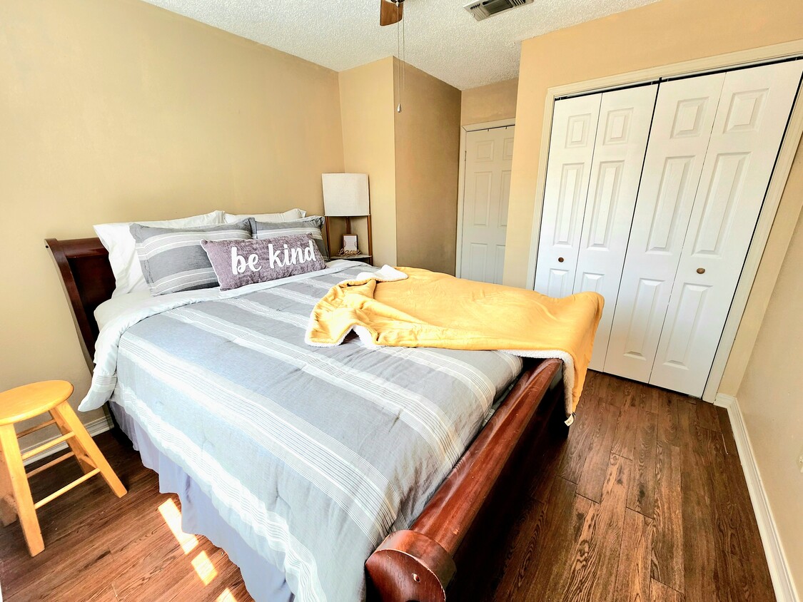Foto principal - 4149 Jefferson Woods Dr