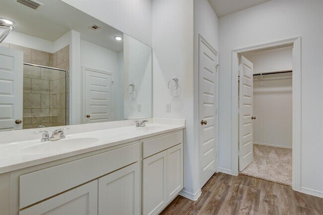 Foto del edificio - 5946 First Blush Dr