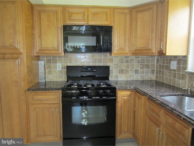 Foto del edificio - 1053 Hilltop Rd