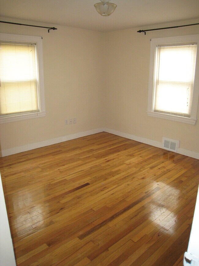 Dormitorio #2 - 23 Safford St