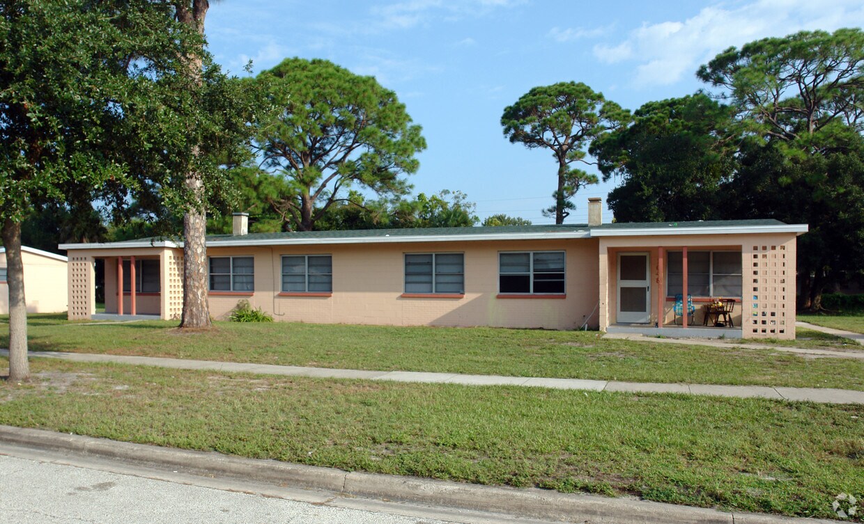 Primary Photo - 1048-1050 Fern Ave