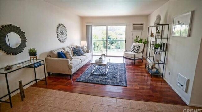 Foto del edificio - 18307 Burbank Blvd
