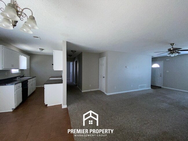 Foto del edificio - 4561 Northwood Hills Dr