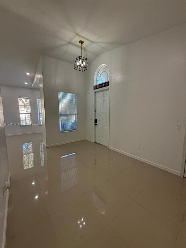 Foto del edificio - 3757 NE 11th St