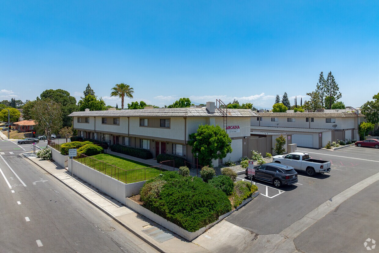 Primary Photo - Acadia Apartments