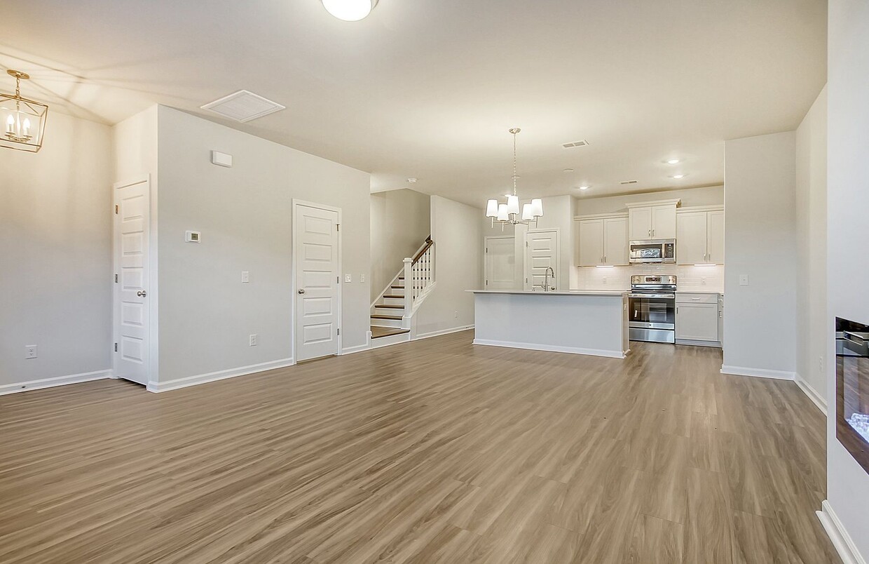 Foto principal - Gorgeous Town Home in Six Oaks